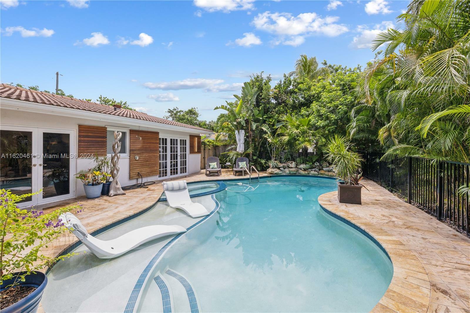 Property Photo:  2400 N Riverside Dr  FL 33062 