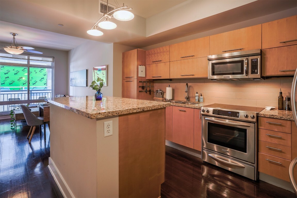 Property Photo:  603 Davis Street 1305  TX 78701 