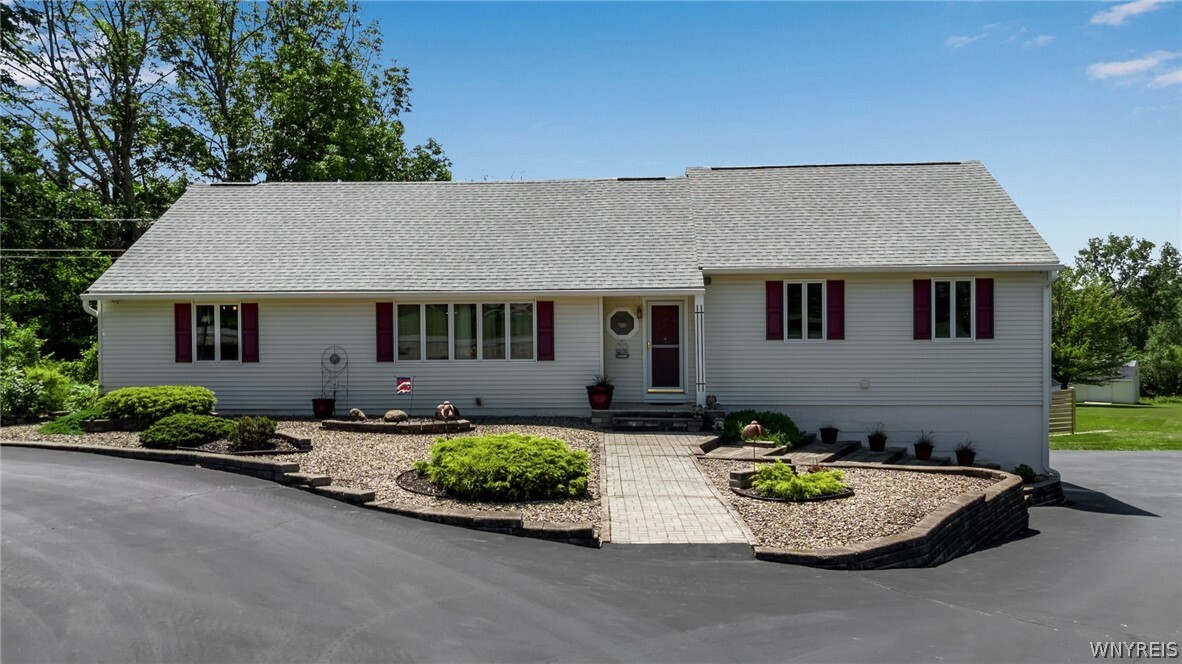 Property Photo: 5374 Reiter Road NY 14052