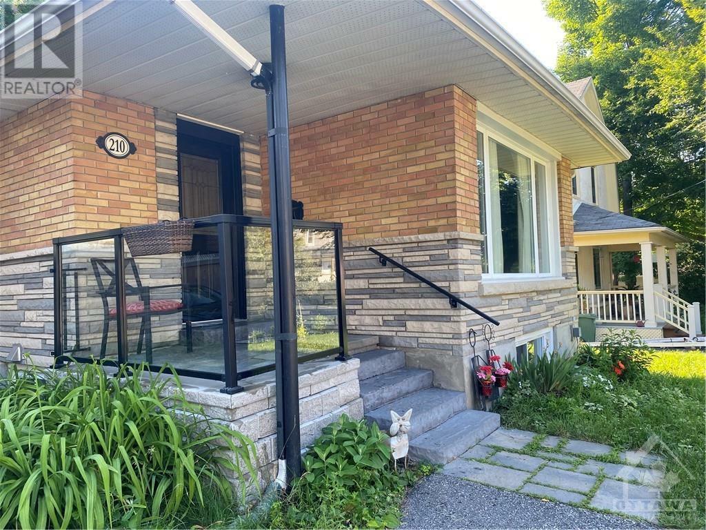 Photo de la propriété:  210 Harcourt Avenue  ON K2B 5C3 