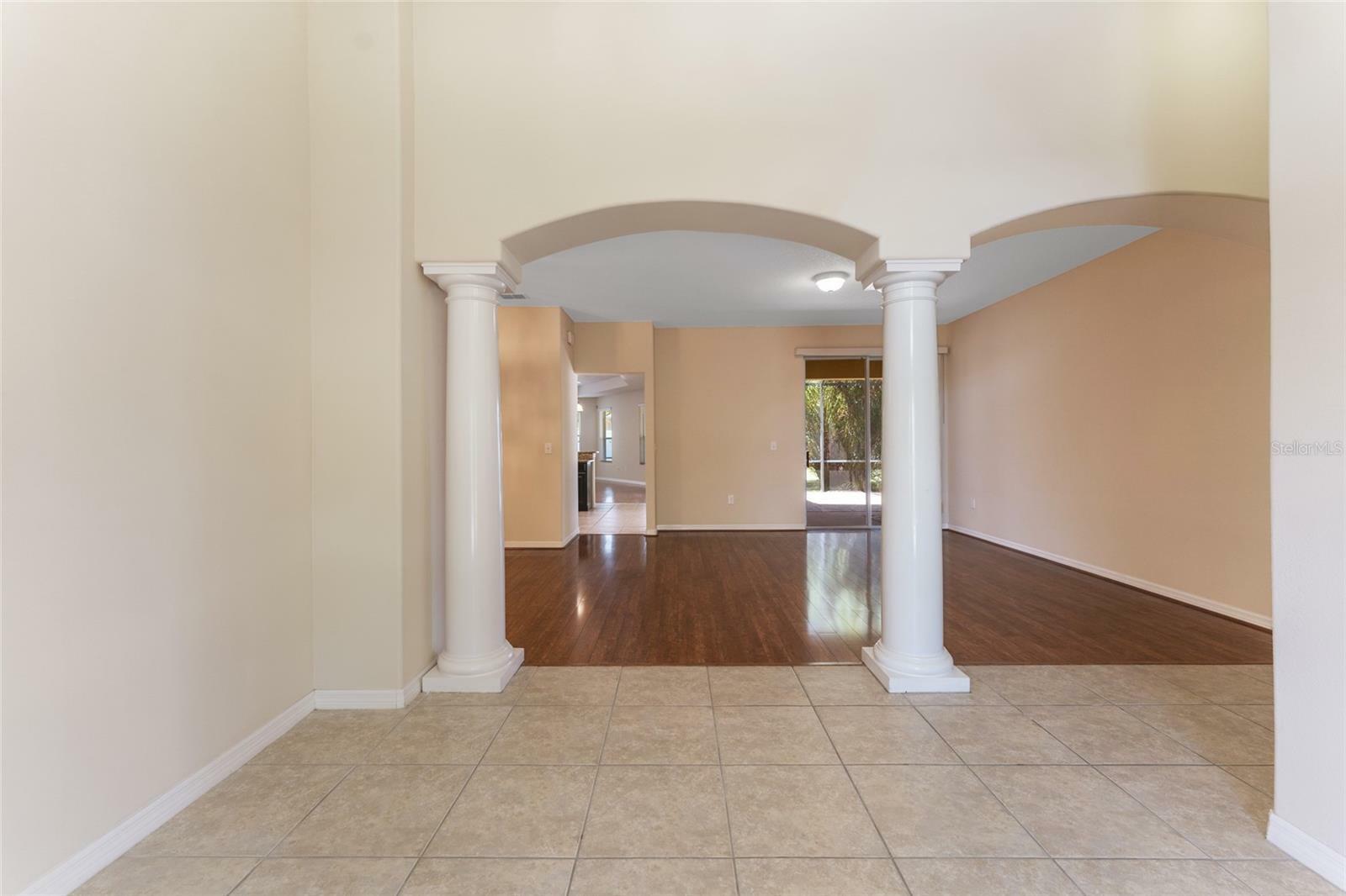 Property Photo:  2637 Yukon Cliff Drive  FL 33570 