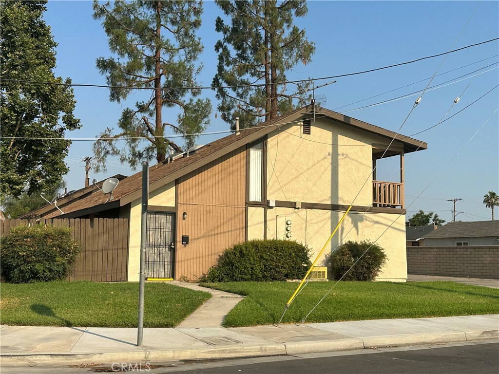 Property Photo:  9831 Cypress Avenue  CA 92503 