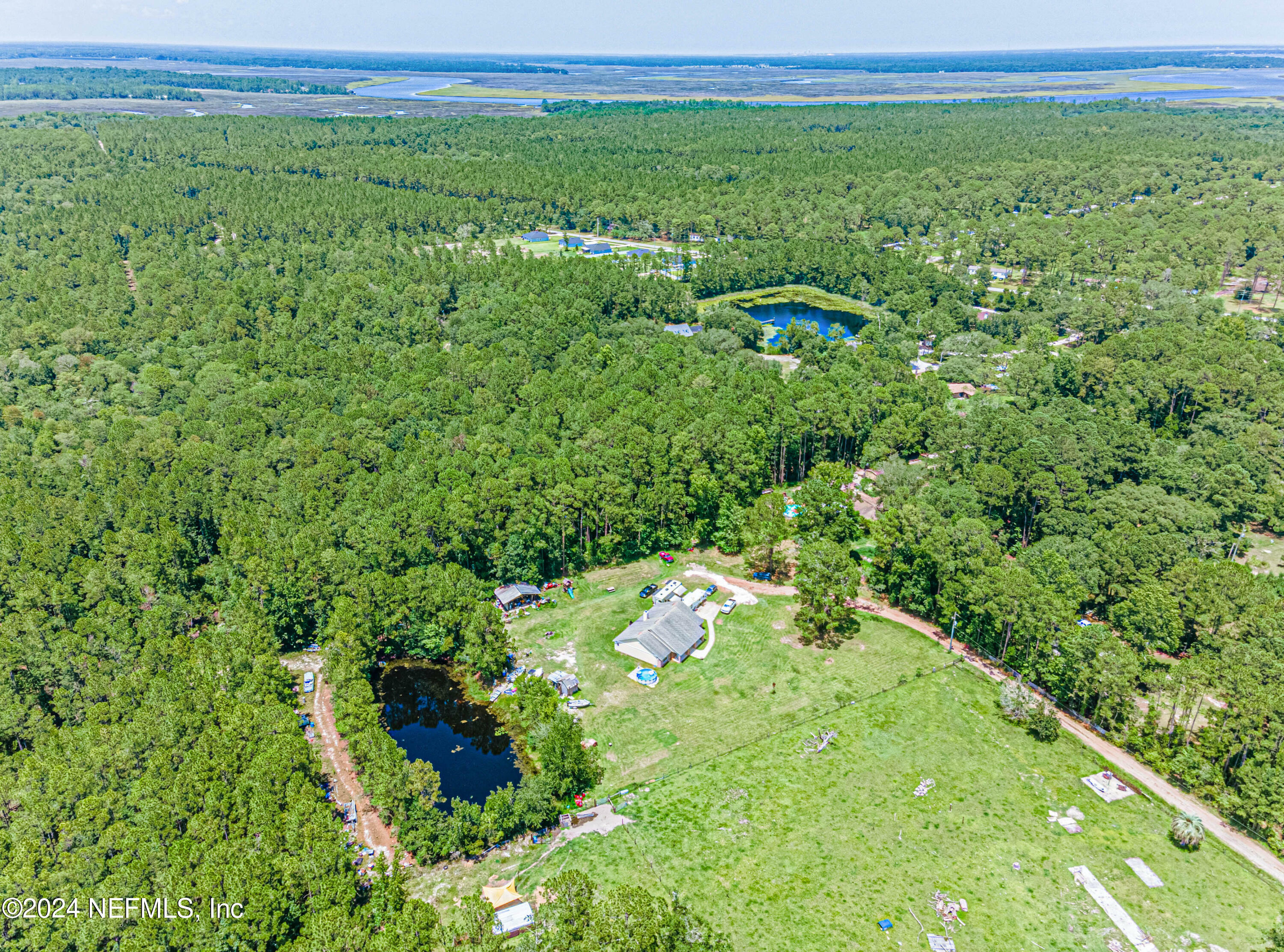Property Photo: 1725 Davidson Farm Road FL 32218