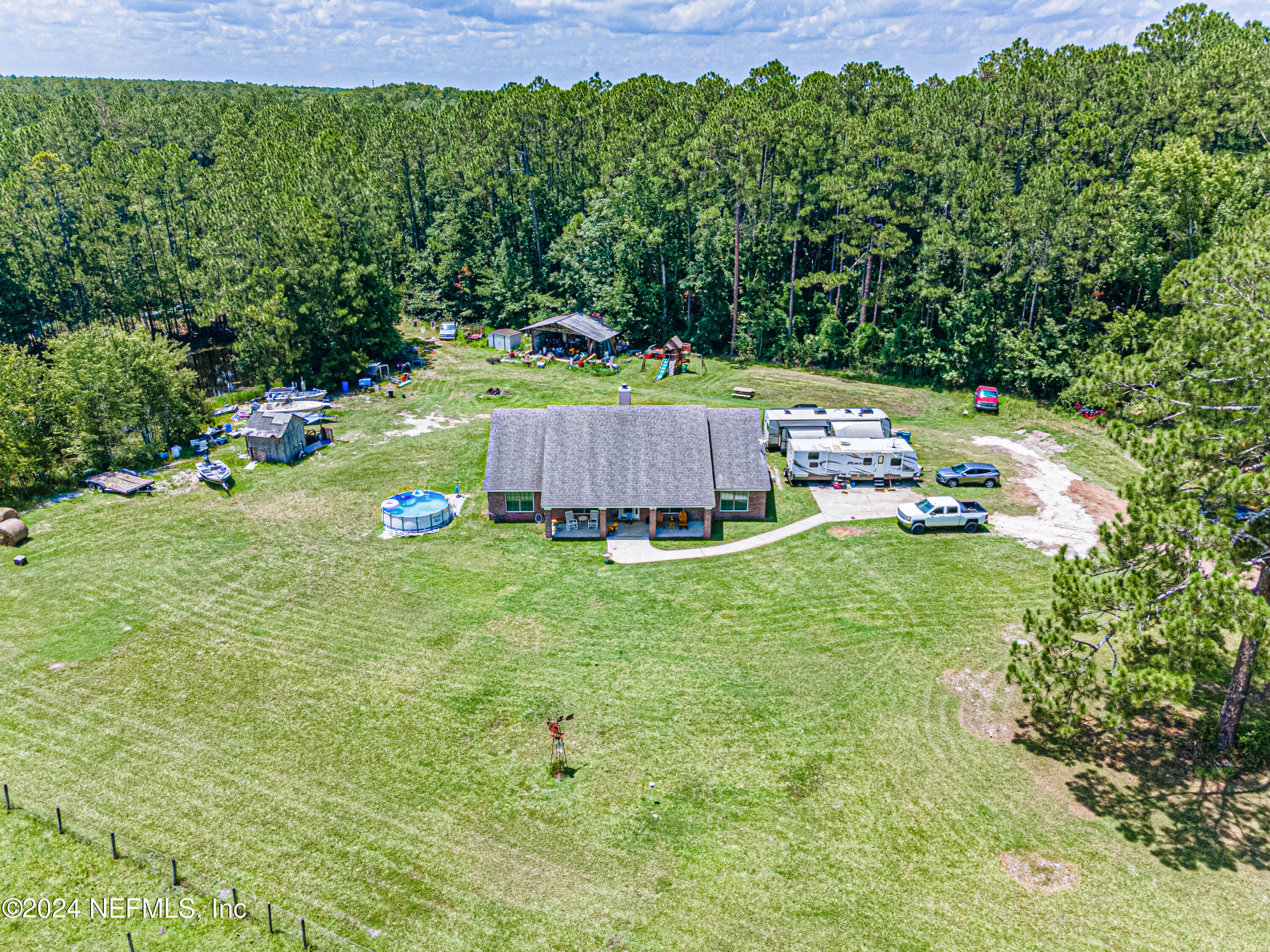 Property Photo: 1725 Davidson Farm Road FL 32218