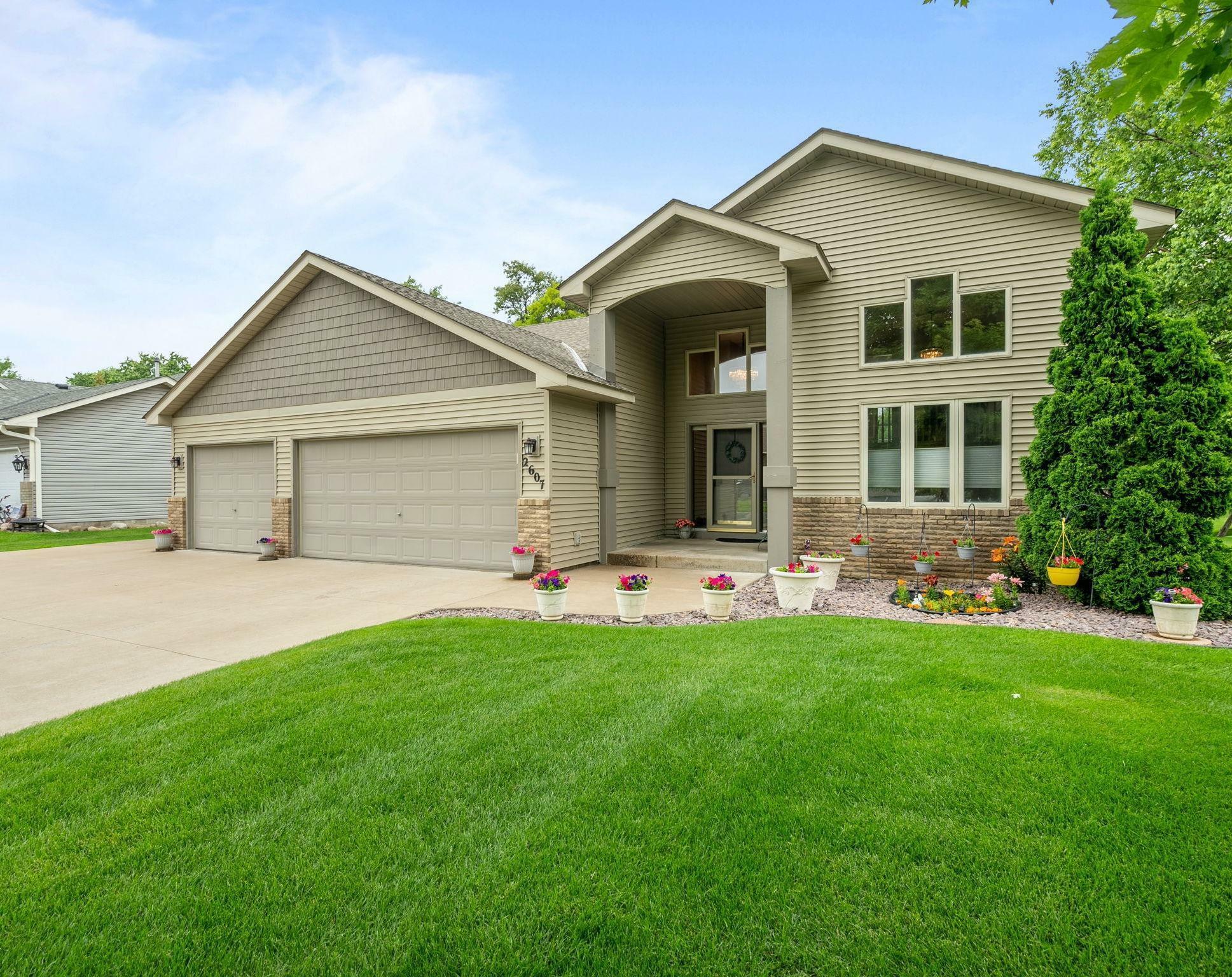 Property Photo:  2607 Radisson Woods Drive NE  MN 55449 