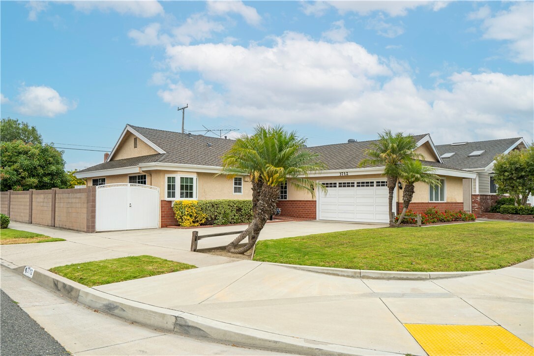 3712 Rossmoor Way  Los Alamitos CA 90720 photo