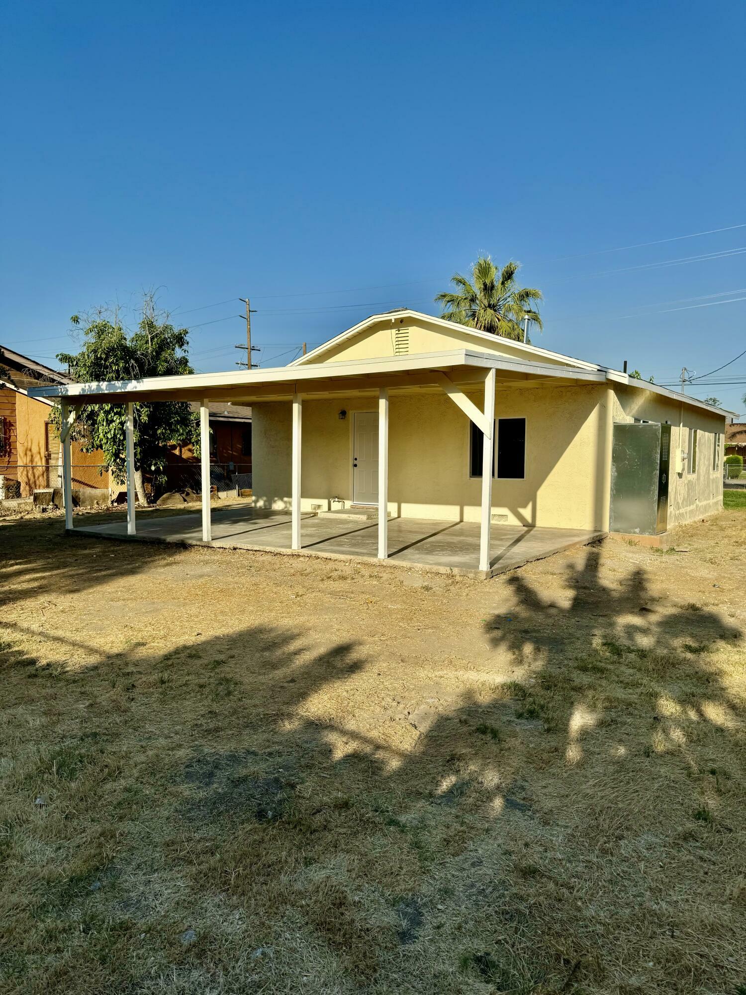 Property Photo:  2104 Norwalk Street  CA 93215 