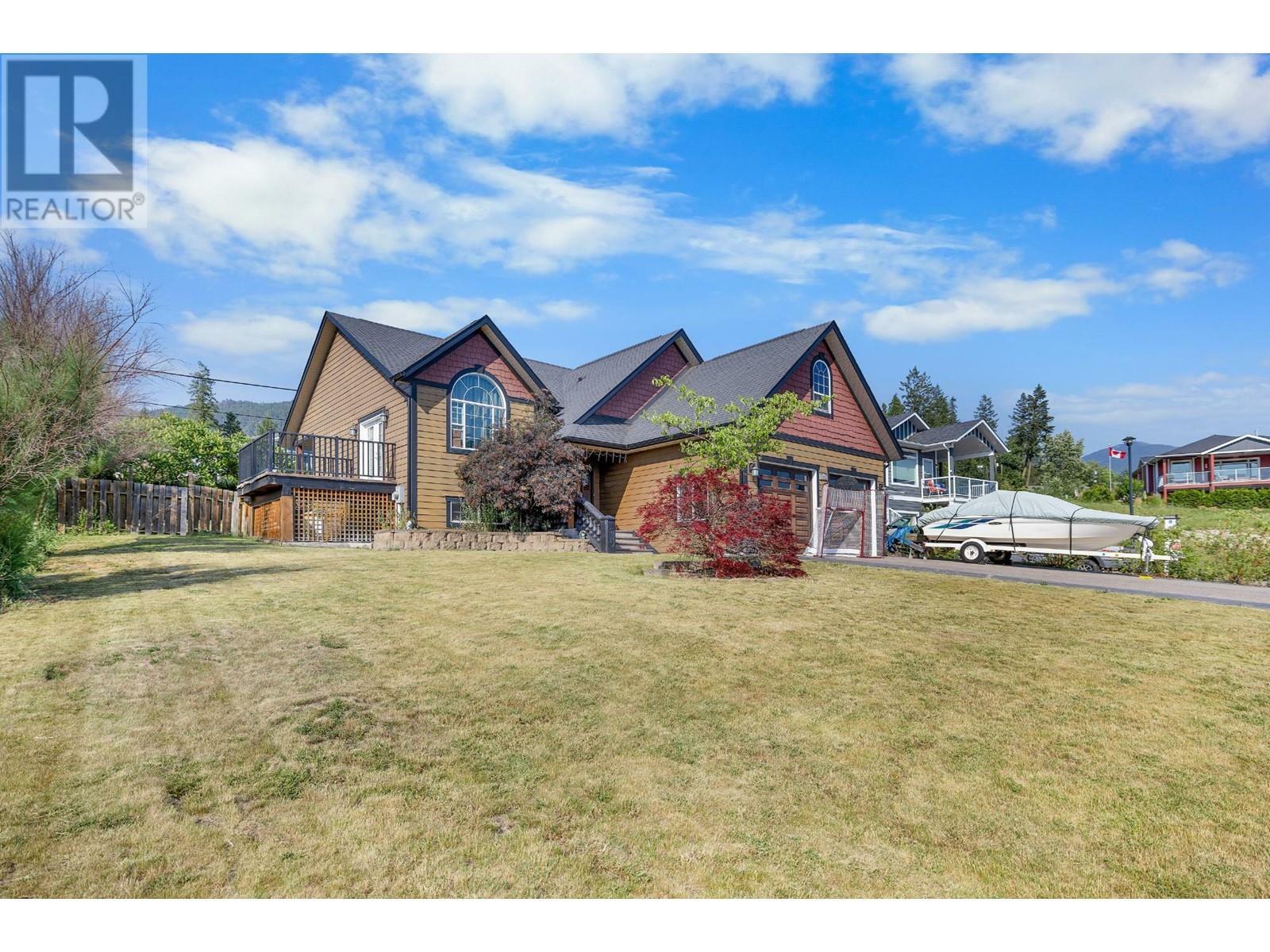 Photo de la propriété:  1028 Purcell Crescent  BC V0B 1G3 