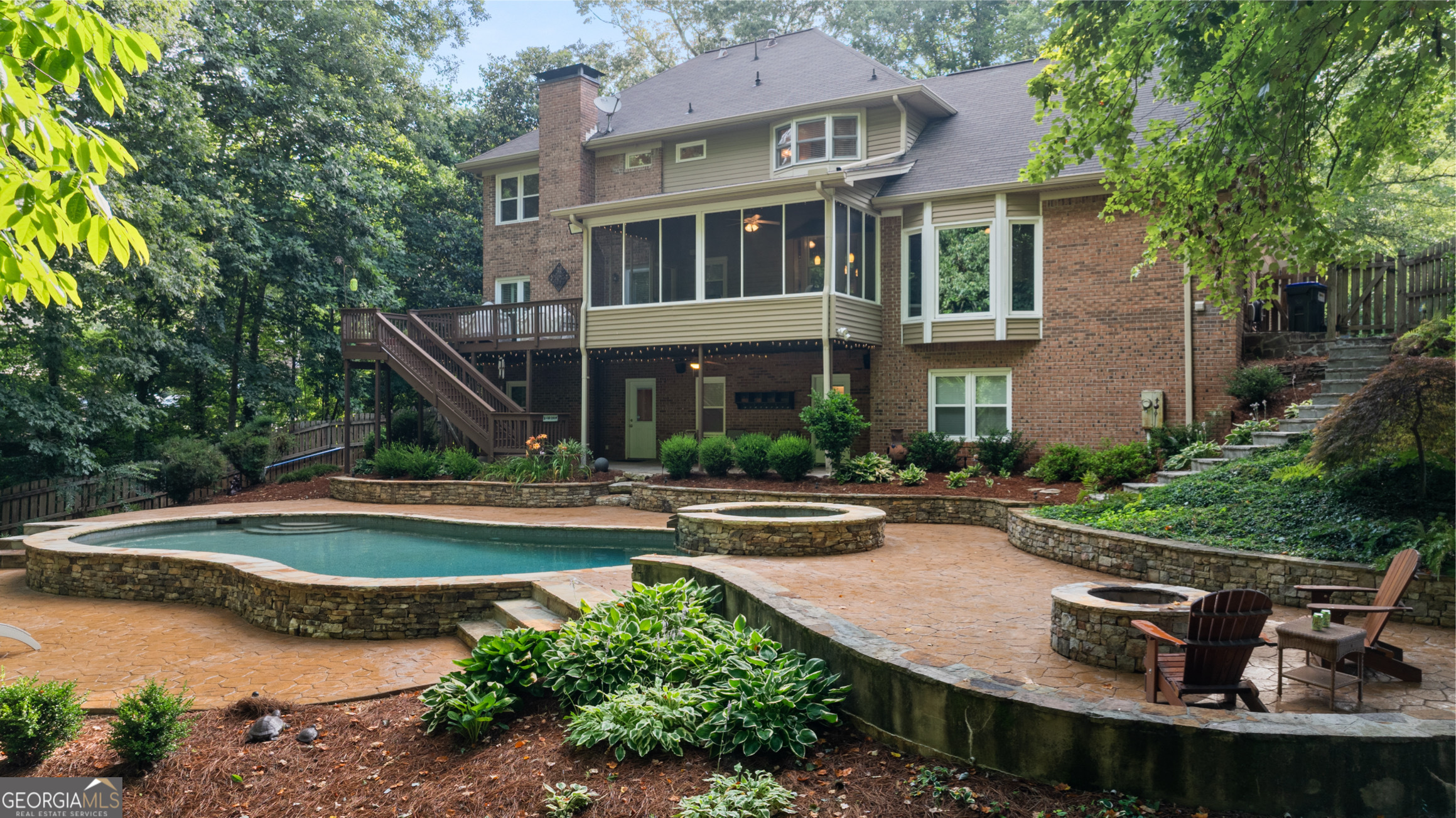 Property Photo:  425 Waverly Hall Drive  GA 30075 