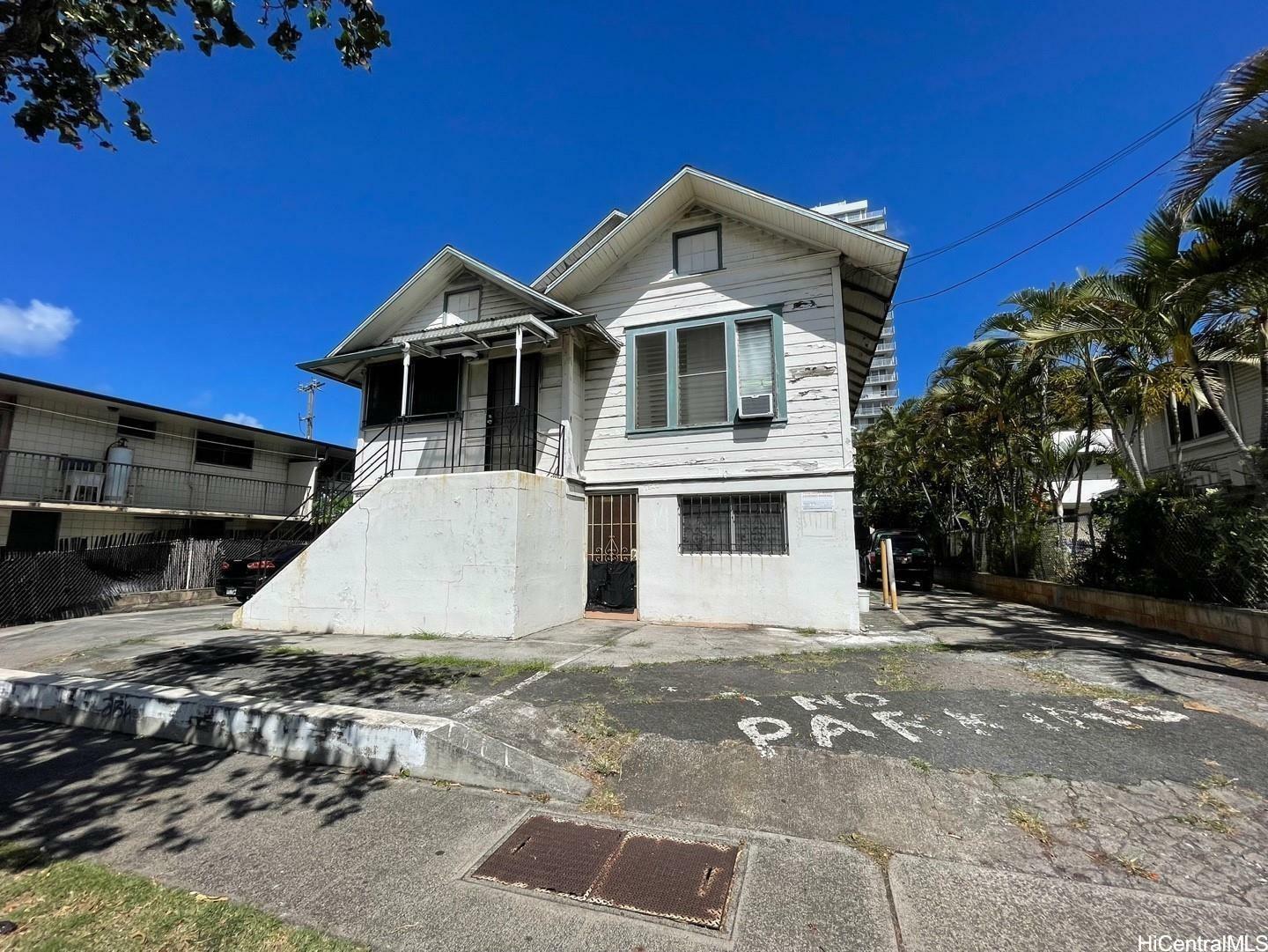 Property Photo:  1542 Keeaumoku Street  HI 96822 