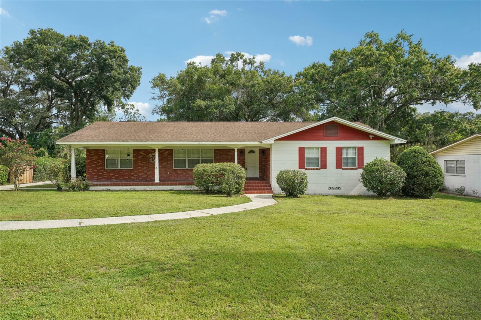 Property Photo:  505 W Devane Street  FL 33563 