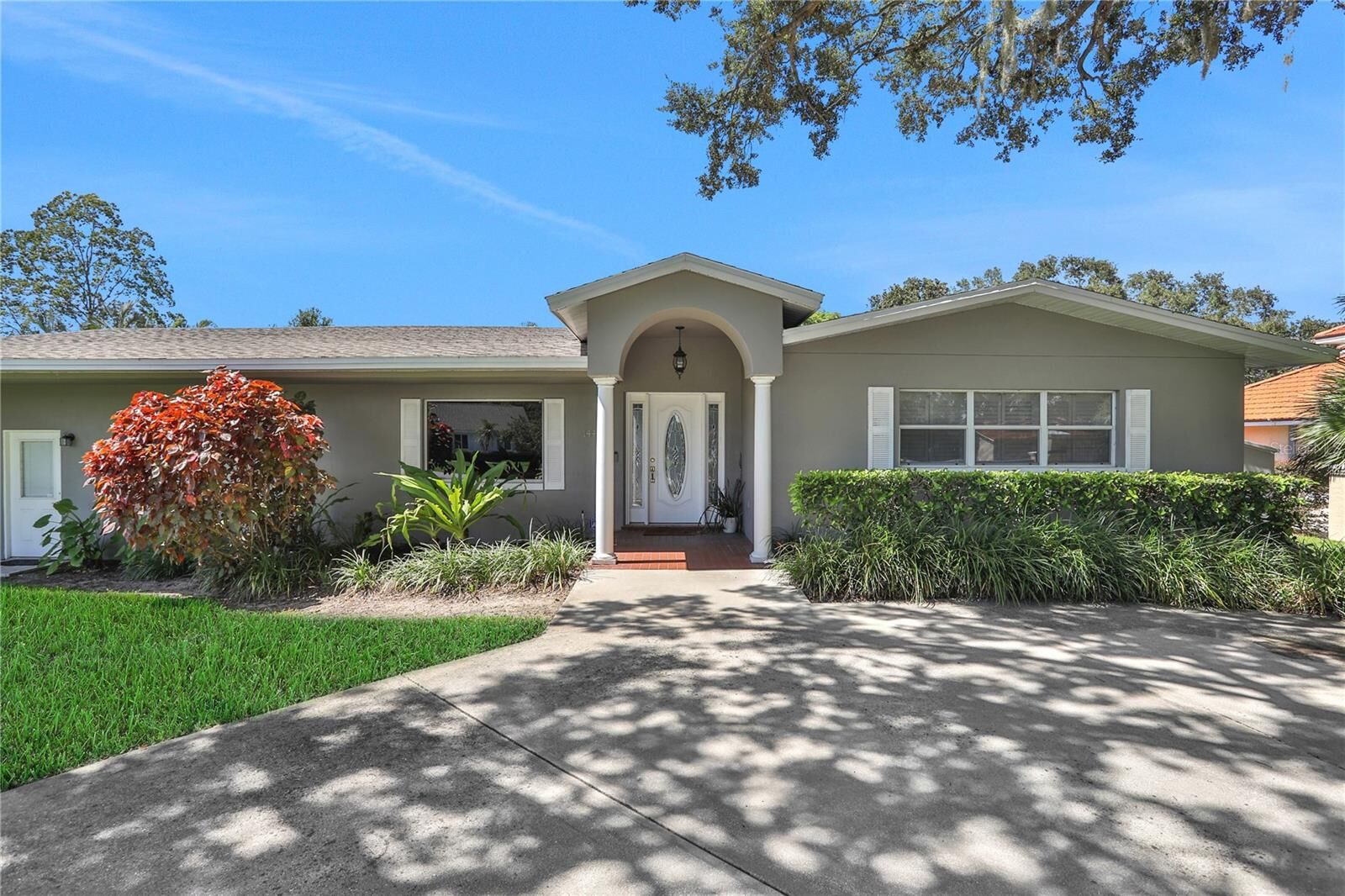 Property Photo: 1441 S Lake Roy Drive FL 33884