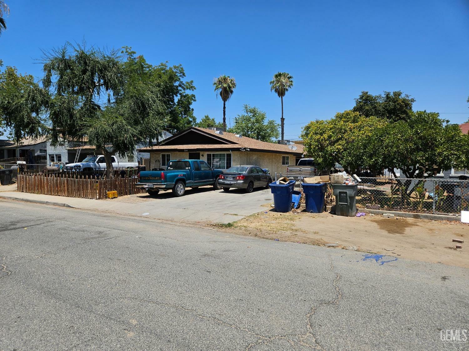 Property Photo:  714 Washington Avenue  CA 93308 