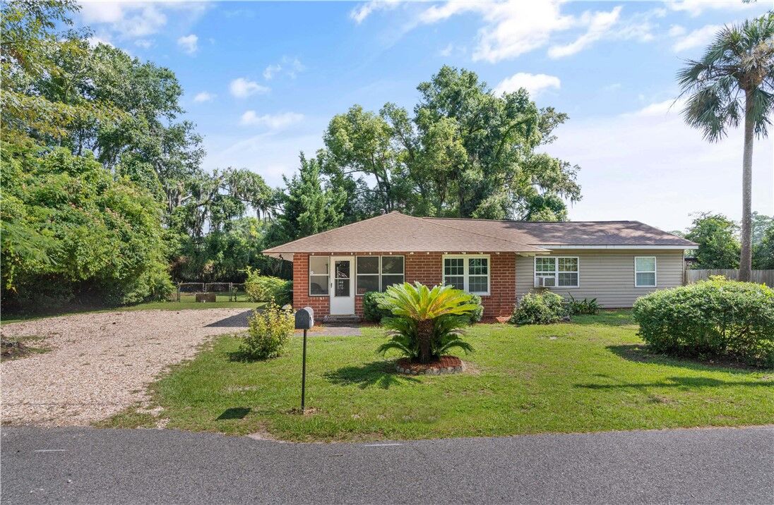 Property Photo:  129 English Avenue  GA 31520 