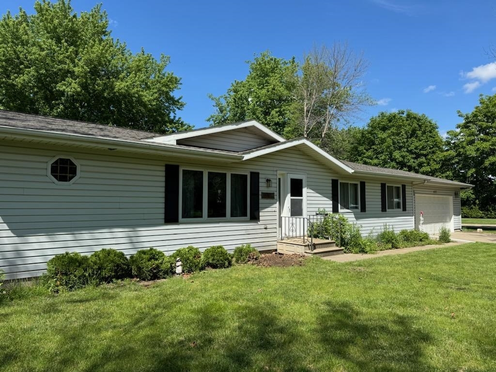 Property Photo:  407 8th Street SE  IA 51301 