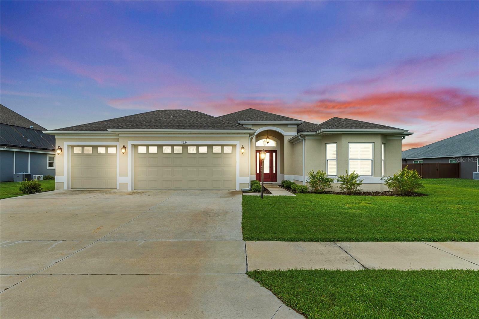 Property Photo:  11221 Roz Way  FL 34484 