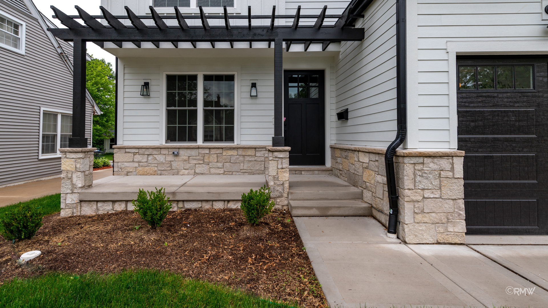 Property Photo:  753 S Swain Avenue  IL 60126 