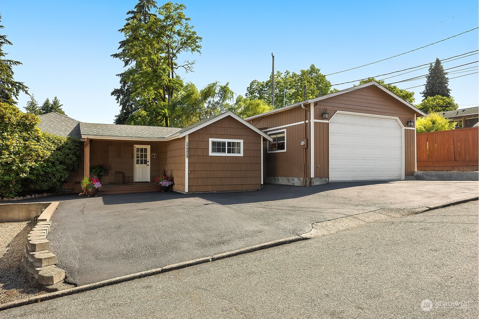 Property Photo:  15841 10 Avenue NE  WA 98155 