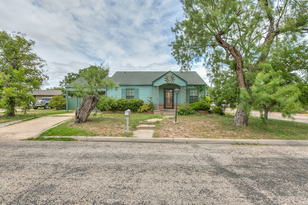 Property Photo:  621 N Bishop St  TX 76901 