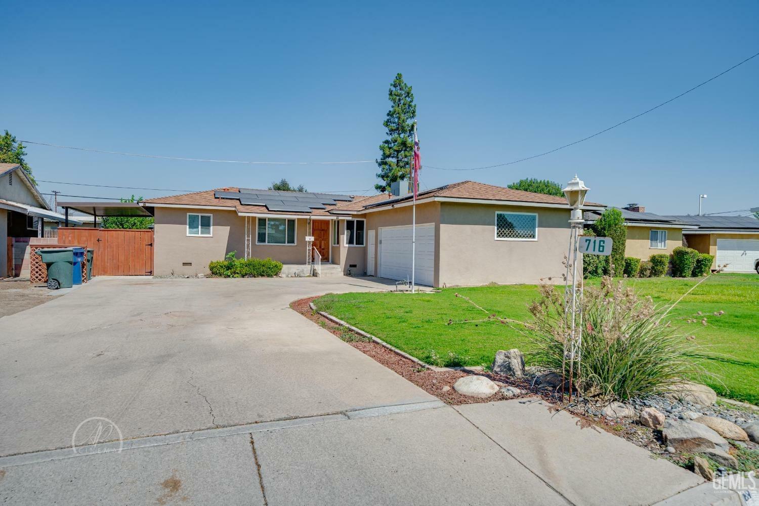 Property Photo:  716 Wayne Drive  CA 93304 