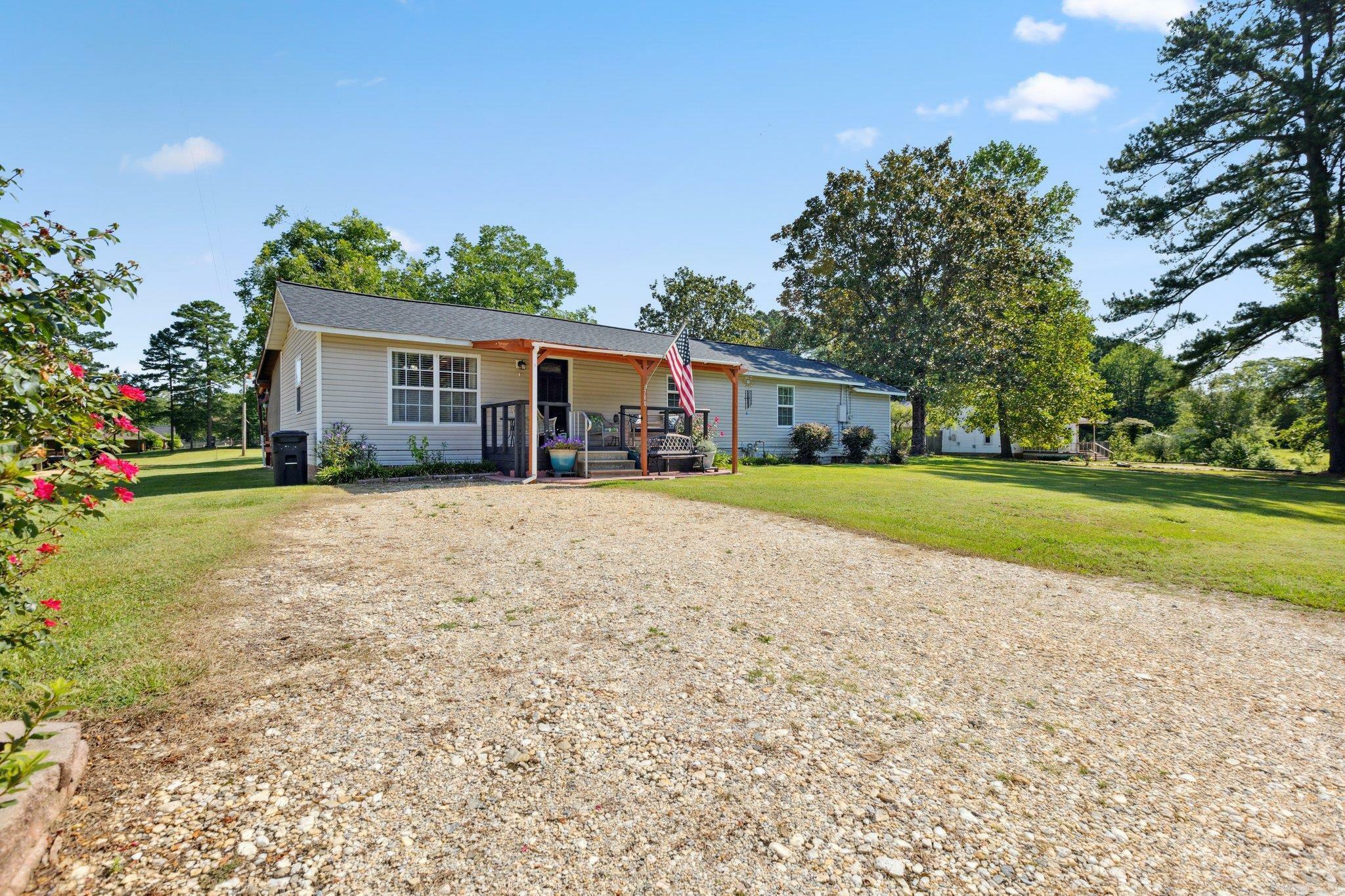 Property Photo:  700 W 11th  AR 72150 