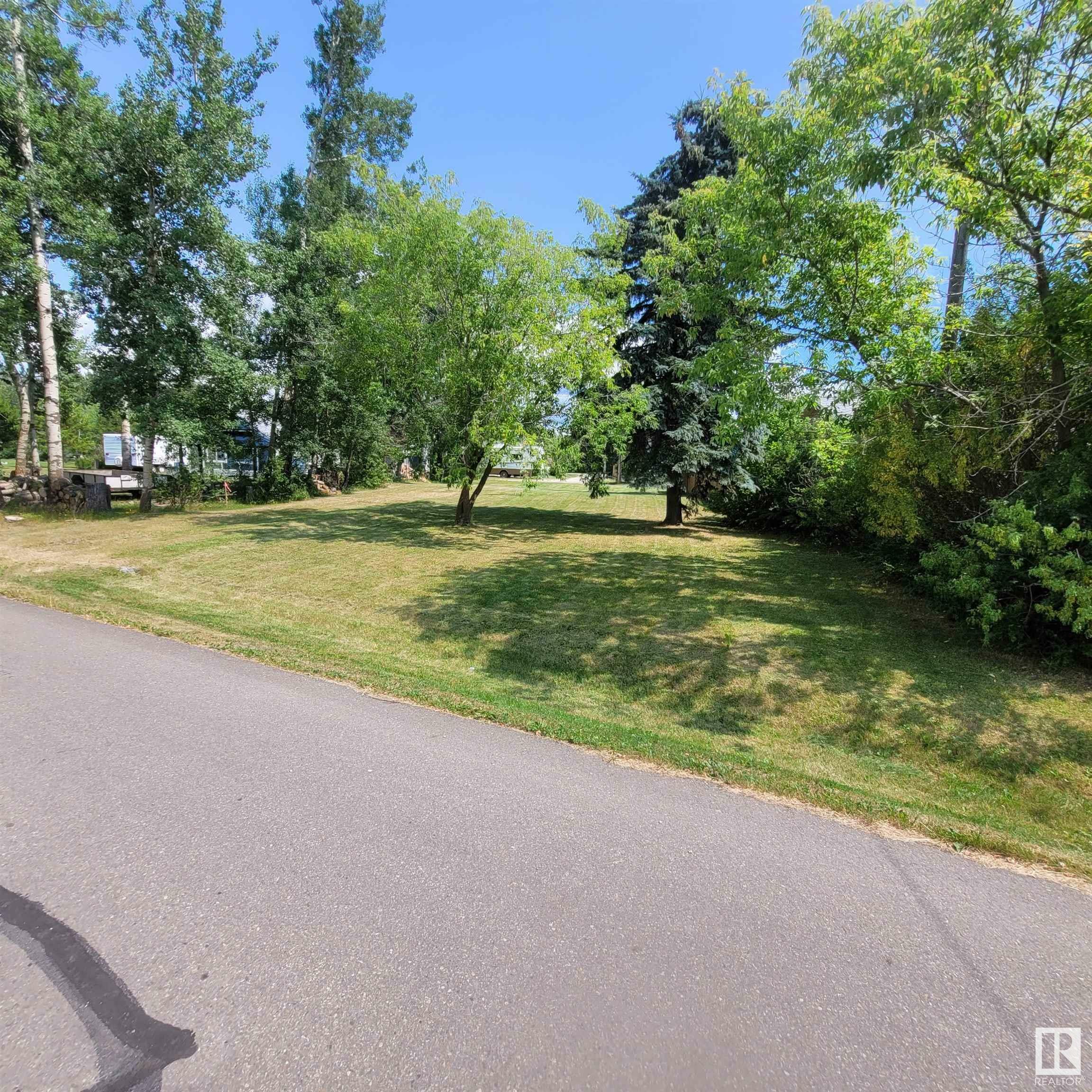 Photo de la propriété:  4311 47 Avenue  AB T0E 0A0 