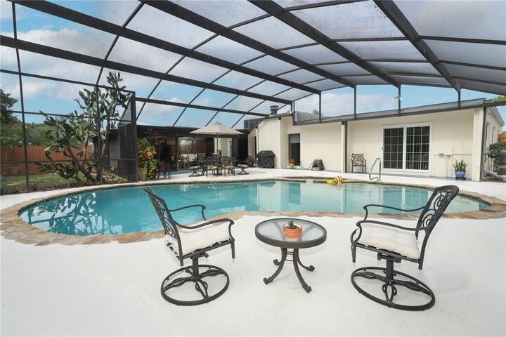 Property Photo:  225 Doverwood Road  FL 32730 