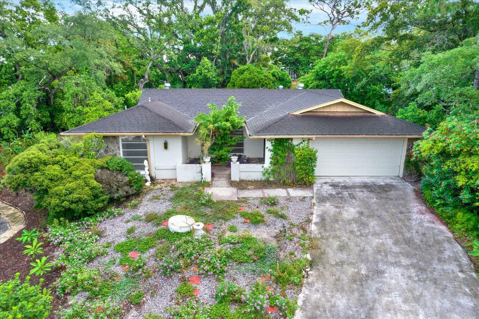 Property Photo:  1395 Burnt Oak Street  FL 34689 