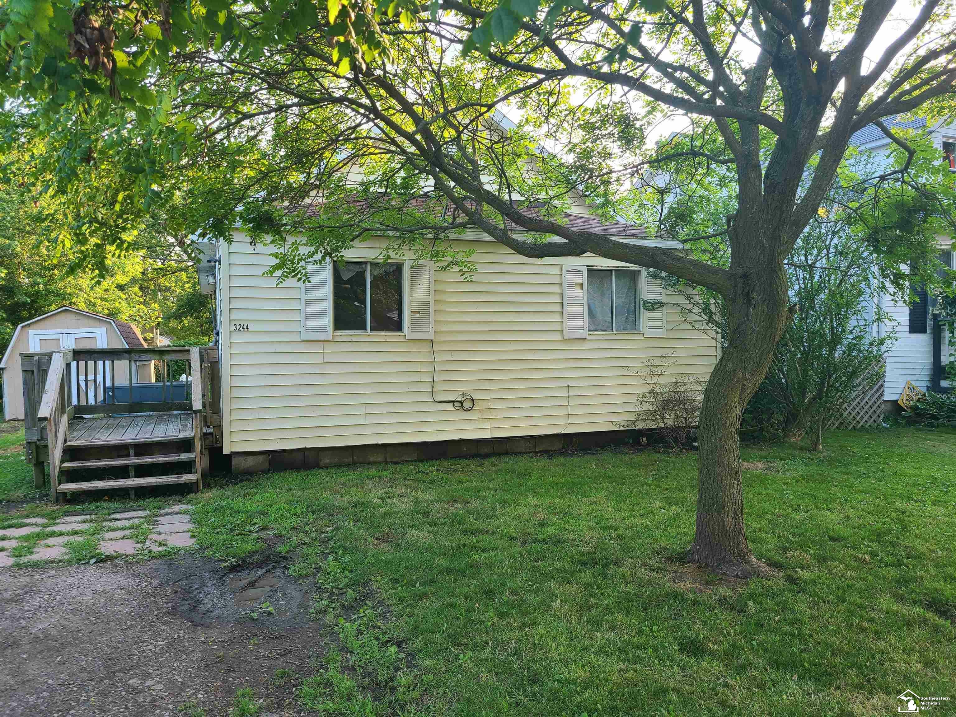 Property Photo:  3244 Maplewood Street  MI 48162 