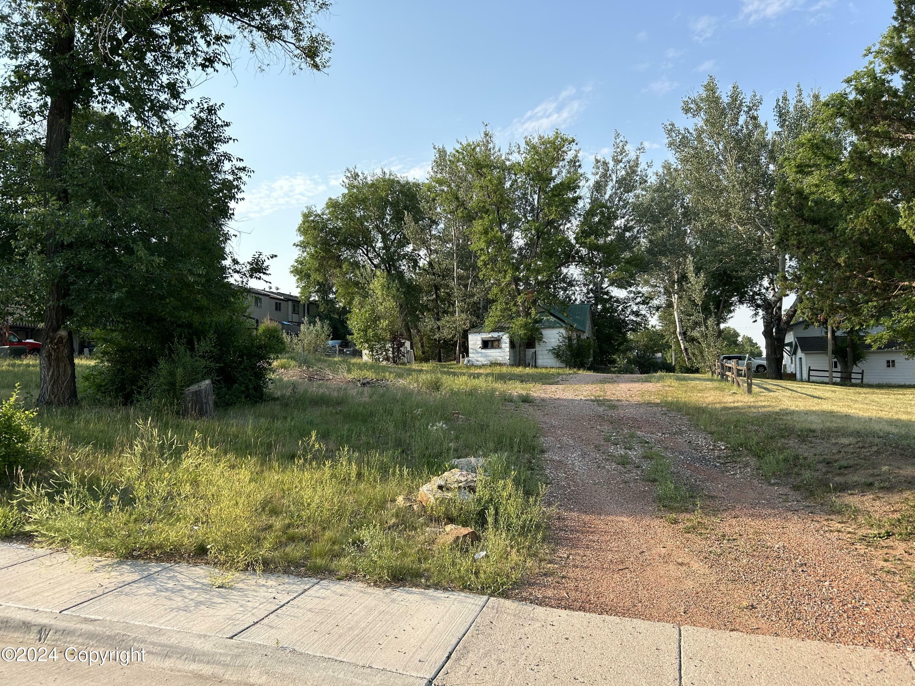 Property Photo:  914 E 7th St -  WY 82716 