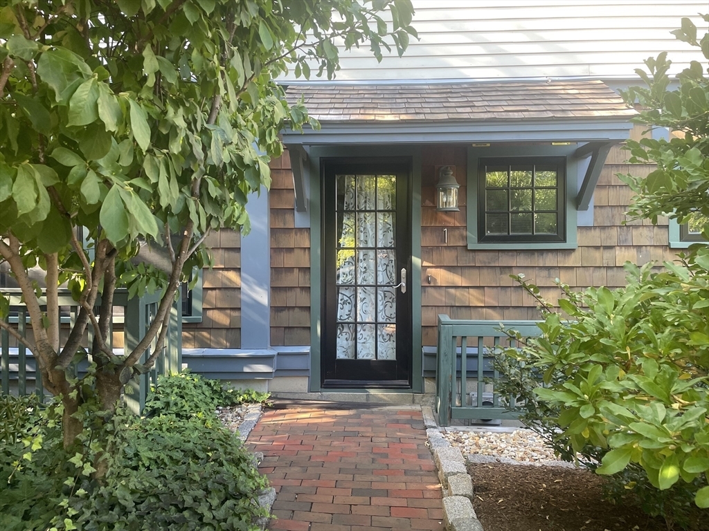 Property Photo:  15 Mt Vernon St 1  MA 02140 