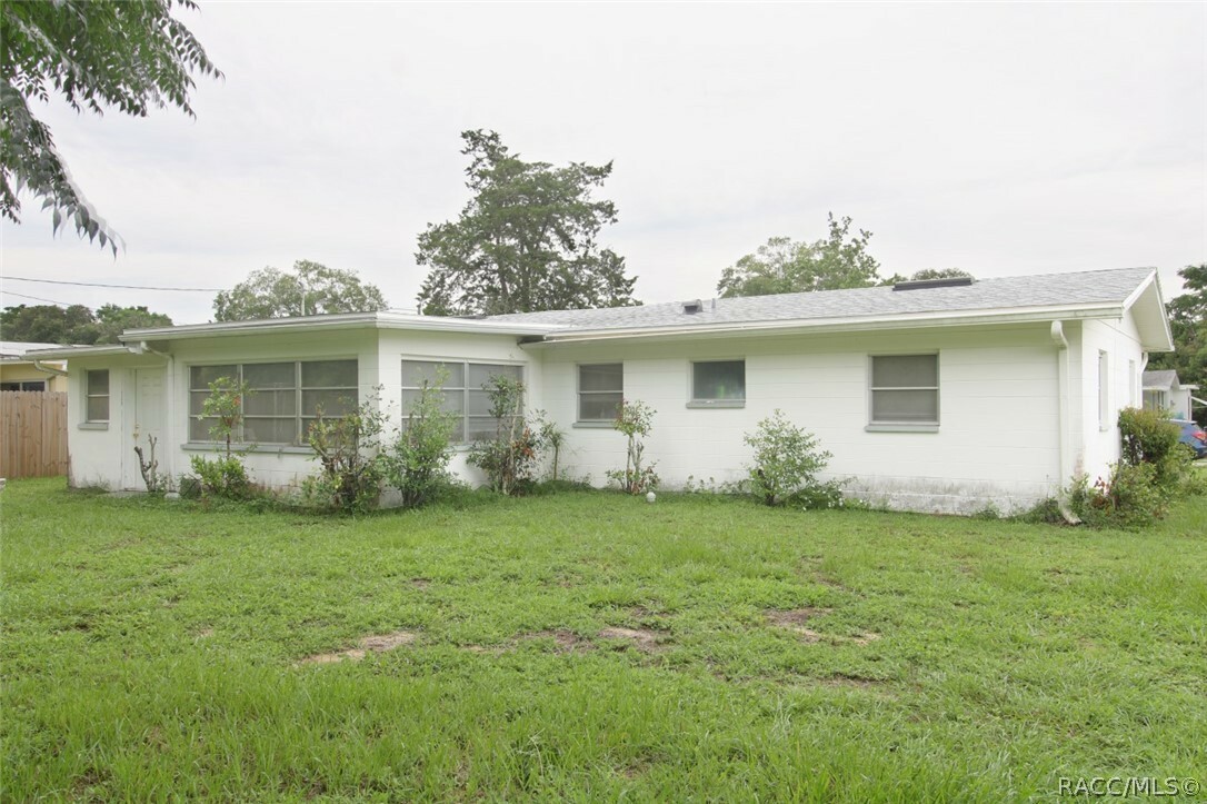 Property Photo:  4 S Harrison Street  FL 34465 