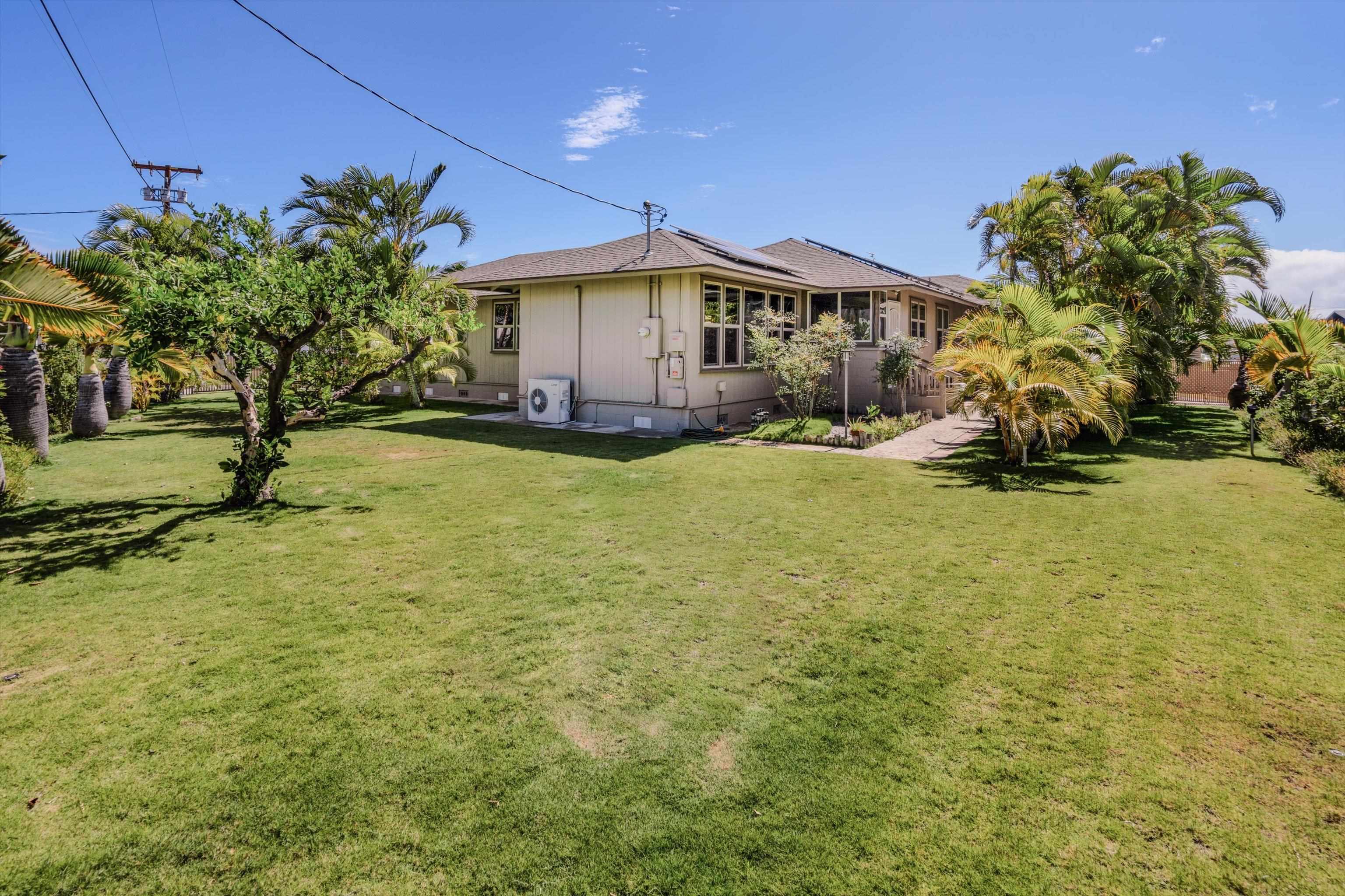 Property Photo: 176 W Kane St HI 96732