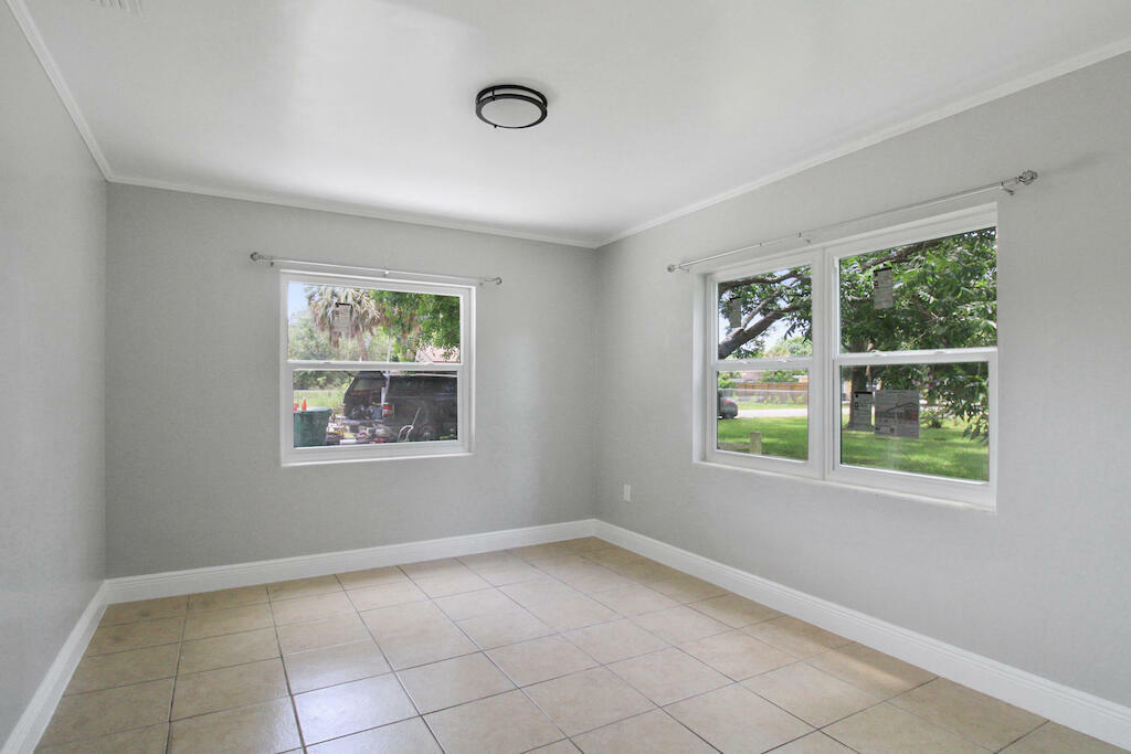 Property Photo:  5007 Barcelona Avenue  FL 34946 