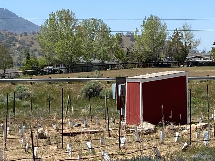 Property Photo: 22649 Highway 202 CA 93561