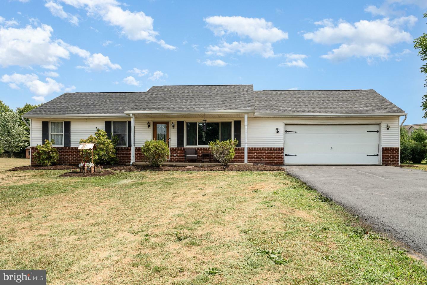 Property Photo:  6 Cloud Court  PA 17050 