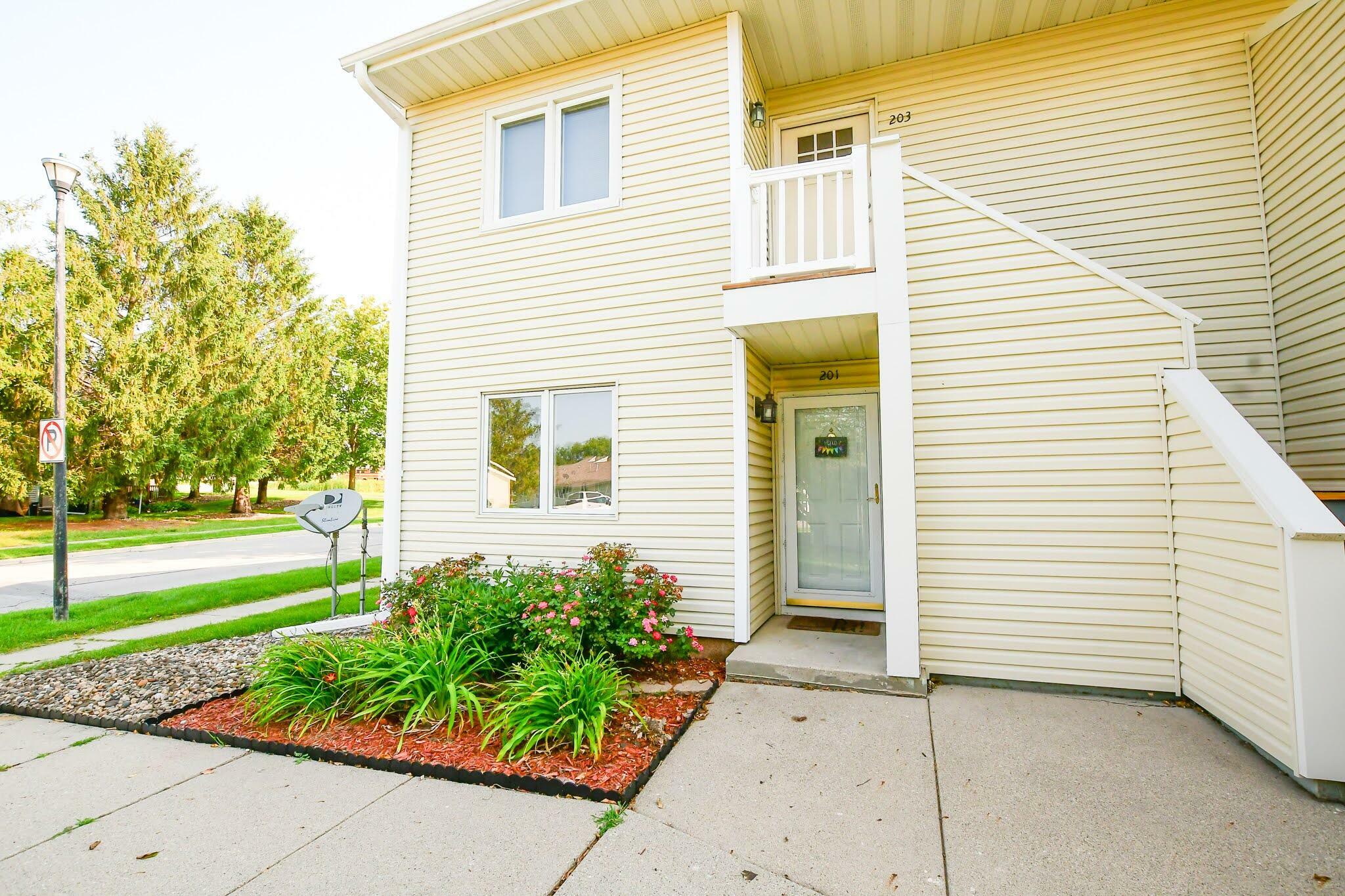 Property Photo:  201 Cooper Court  IA 50014 