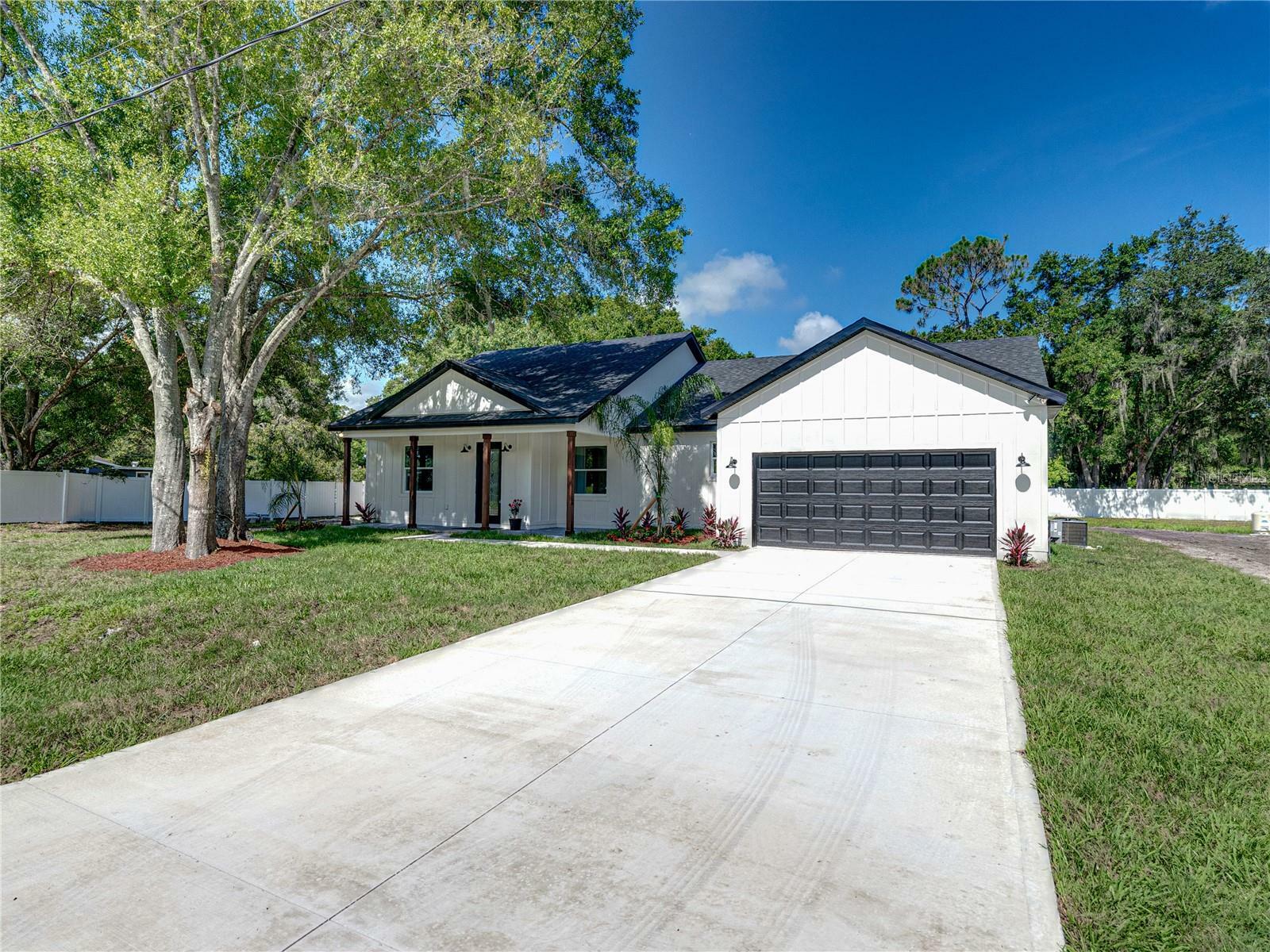 Property Photo:  3205 Murray Farms Loop  FL 33566 