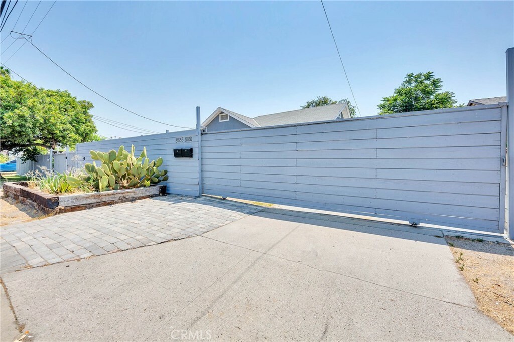 Property Photo:  8651 Norris Avenue  CA 91352 