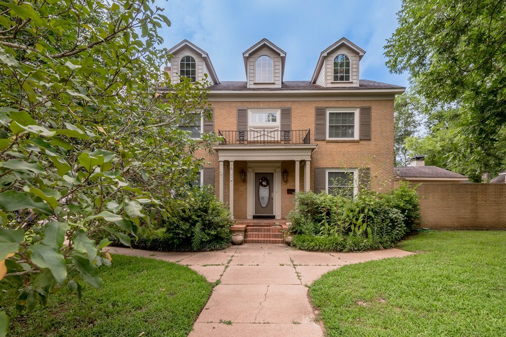 Property Photo:  723 E. Houston Avenue  TX 75835 