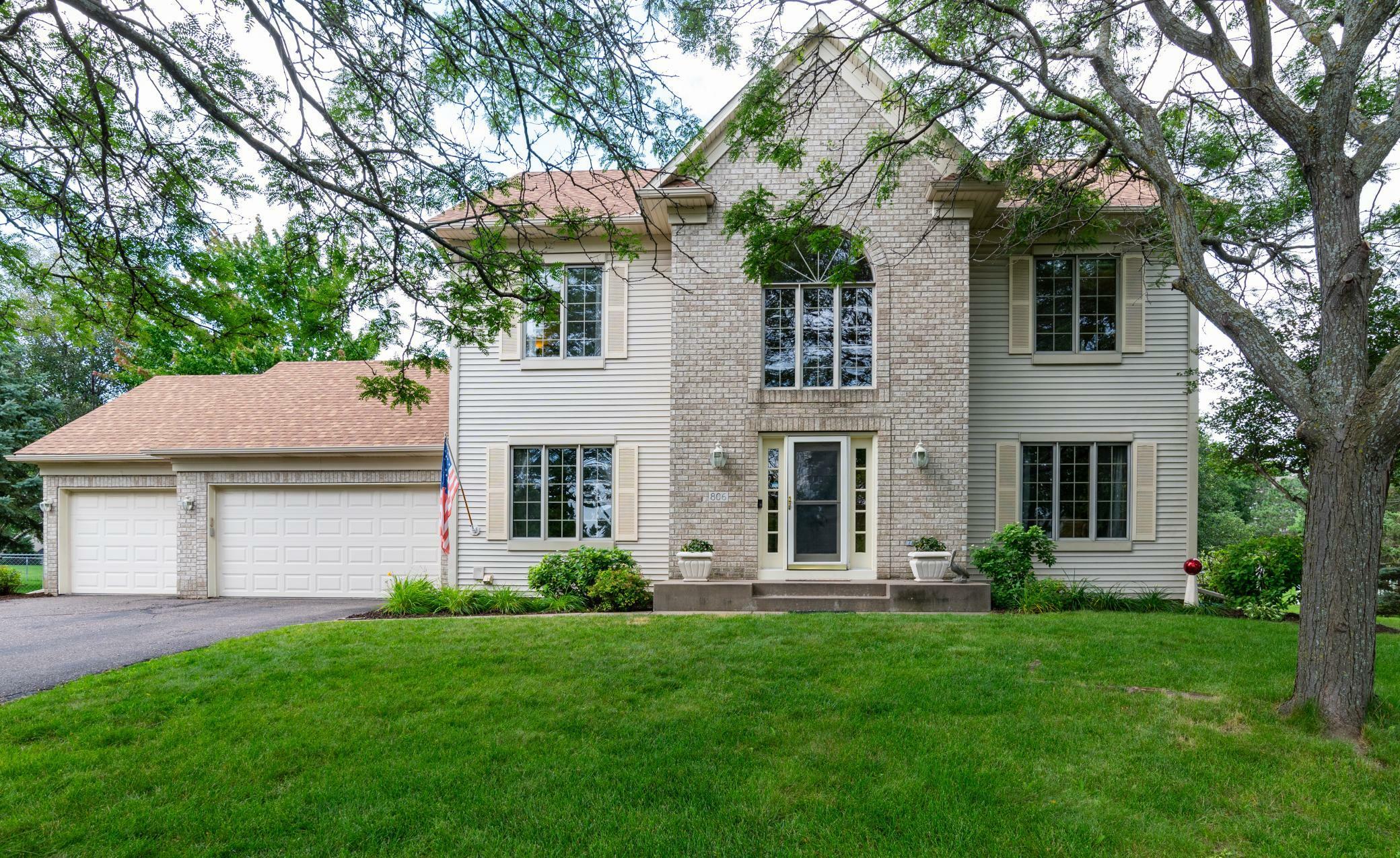 Property Photo:  806 Spring Hill Court  MN 55125 