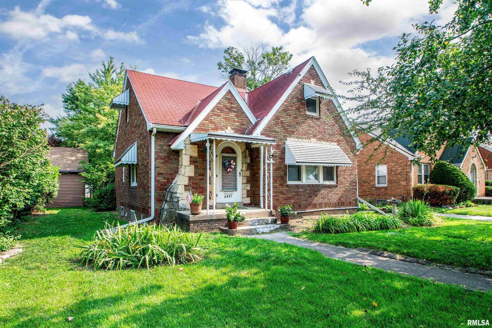 Property Photo: 2421 W Sherman Avenue IL 61604