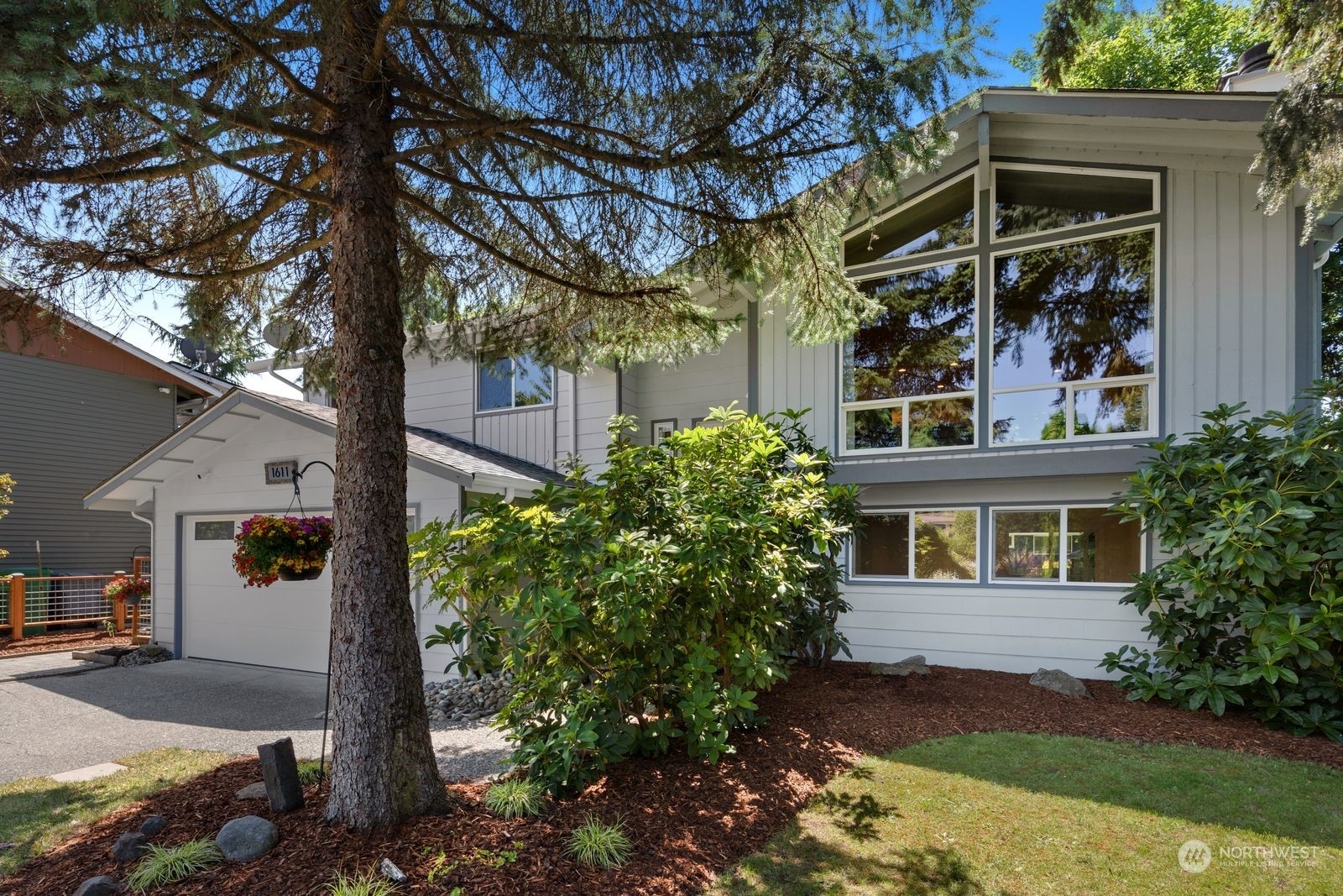Property Photo: 1611 Index Court SE WA 98058