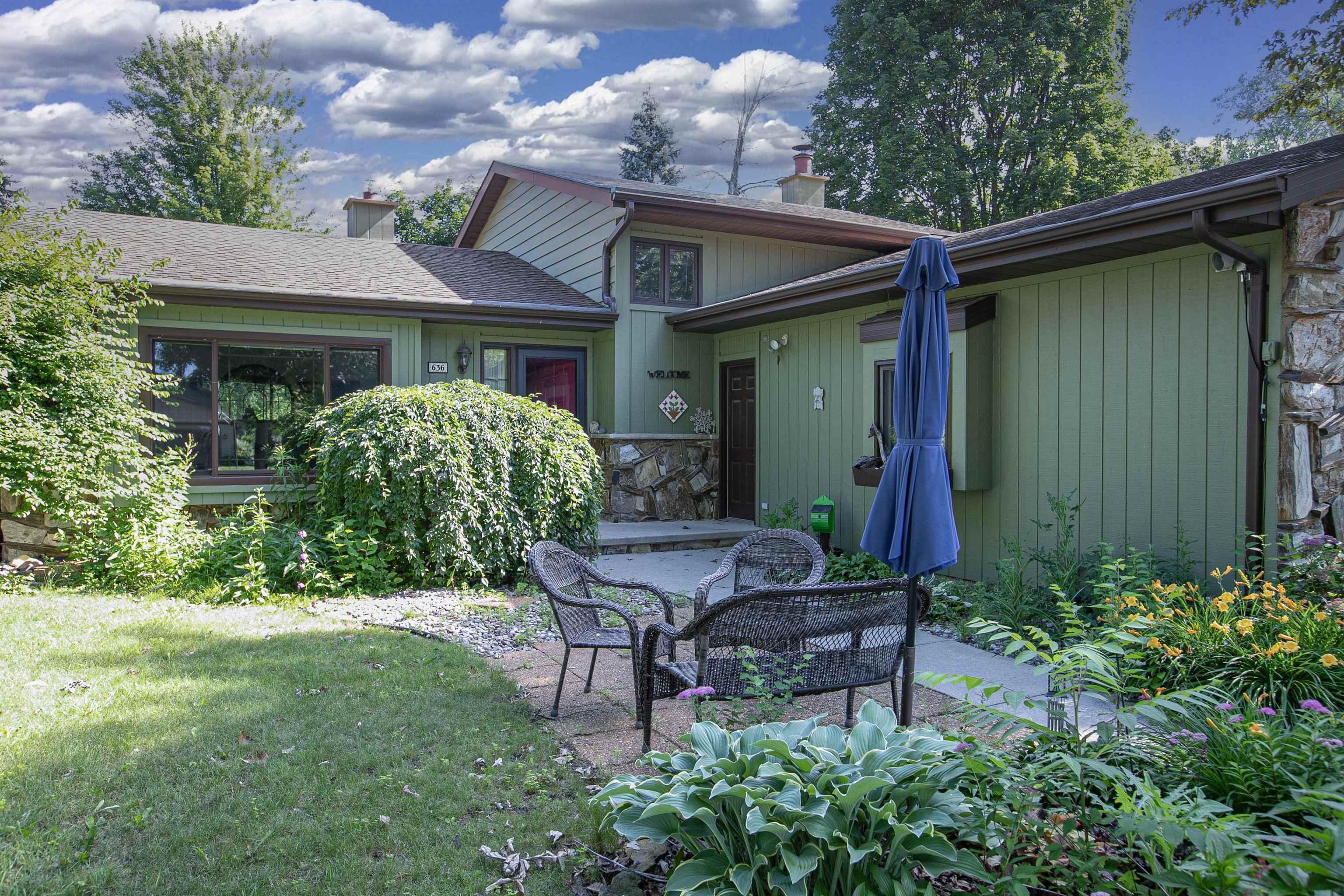 Property Photo:  636 E Sylvan Avenue  WI 54915-2105 