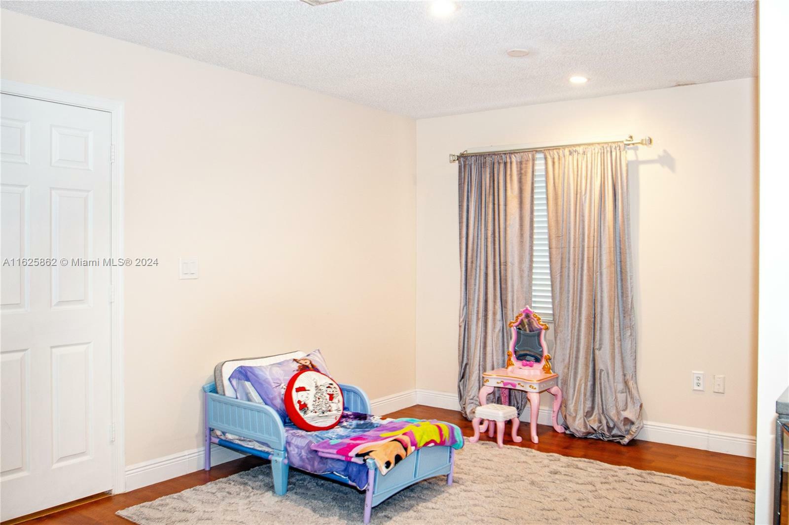 Property Photo:  15280 SW 51st St  FL 33027 