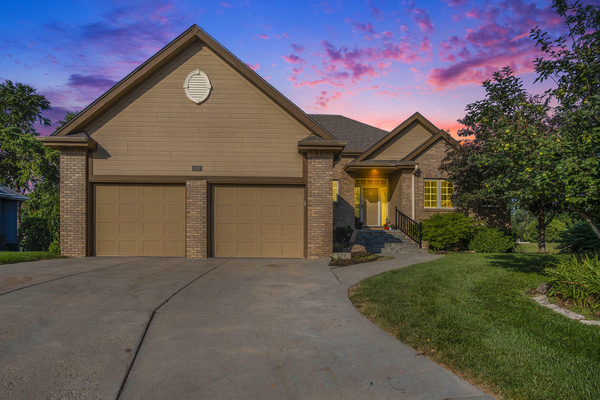 Property Photo:  520 Coronado  Circle  IA 51510 