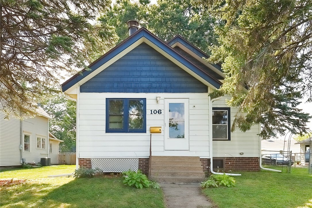 Property Photo:  106 SW Pleasant Street  IA 50023 