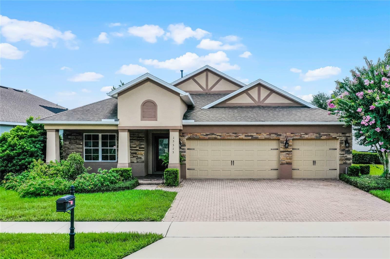 Property Photo:  15515 Sandfield Loop  FL 34787 