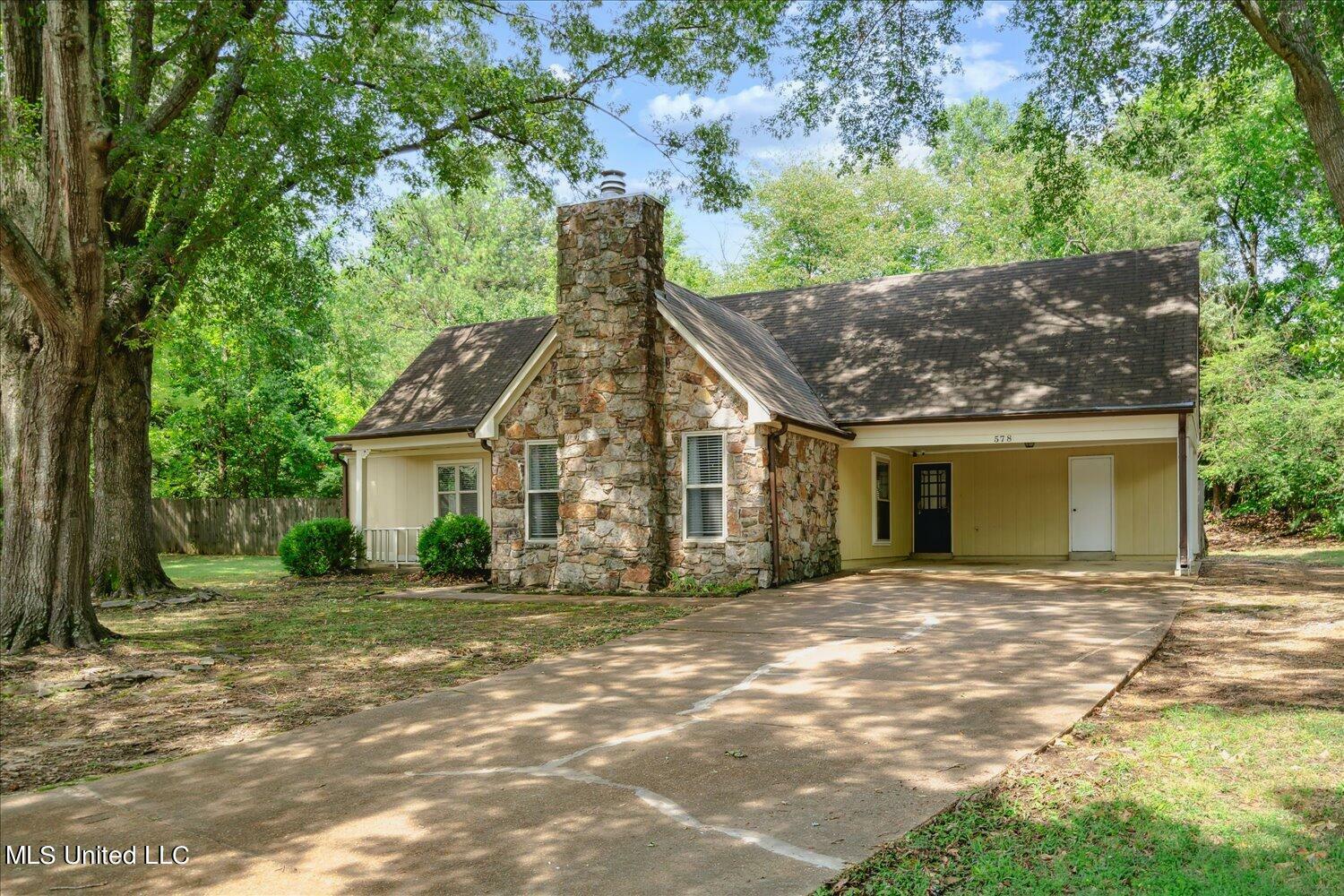 Property Photo:  578 Wedgefield Place  MS 38671 