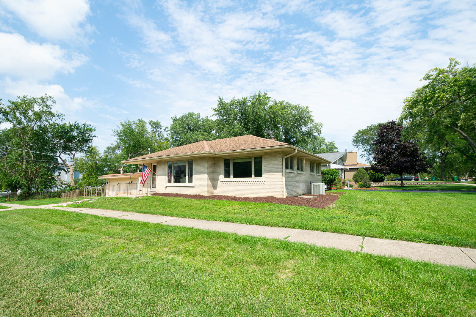 Property Photo:  759 S Elizabeth Street  IL 60148 